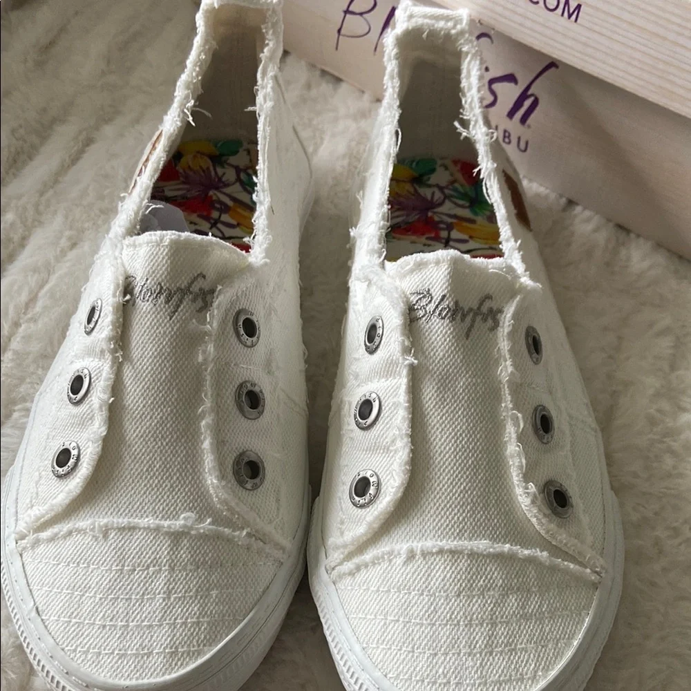 Blowfish White Casual Sneakers Canvas Low-Top - Picture 6 of 8